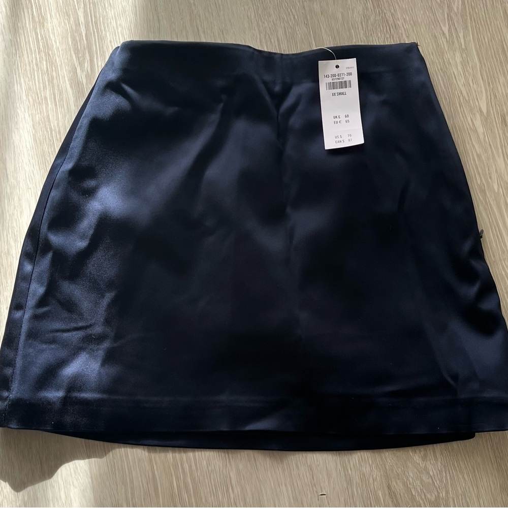 Abercrombie A&F Navy Mini Skort - size XXS (equivalent size 00) - NWT